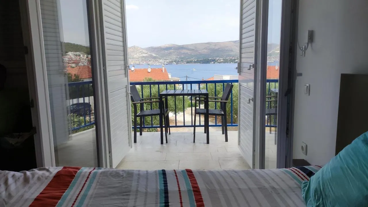 Studio Apartman Trogir contacts